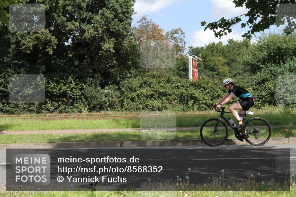 10.08.2025 - GEWOBA Citytriathlon Bremen Yannick Fuchs http://msf.ph/oto/8568352 10.08.2025 12:57:05 Radfahren 559, 672, 723, 730, 755, 758, 830, 849, 879, 913, 940, 969, 1003, 1014 meine-sportfotos.de