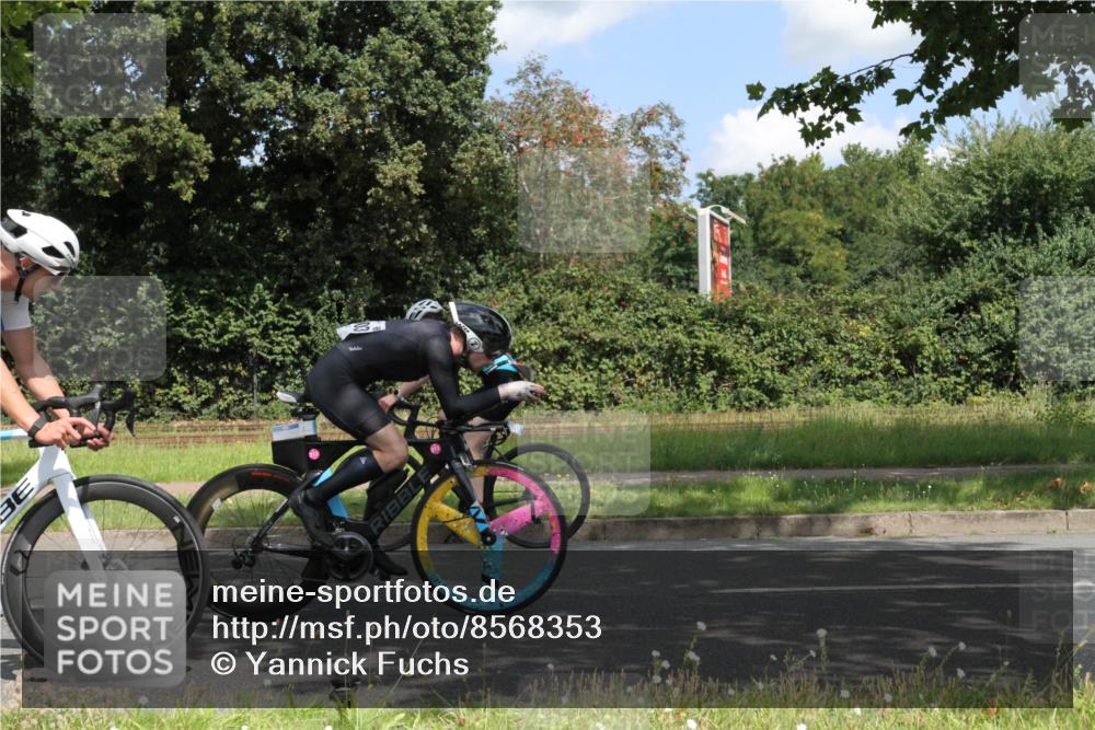 10.08.2025 - GEWOBA Citytriathlon Bremen Yannick Fuchs http://msf.ph/oto/8568353 10.08.2025 12:57:05 Radfahren 559, 672, 723, 730, 755, 758, 830, 849, 879, 913, 940, 969, 1003, 1014 meine-sportfotos.de