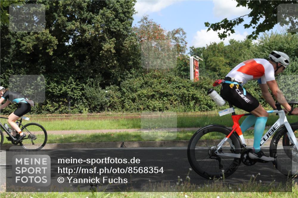 10.08.2025 - GEWOBA Citytriathlon Bremen Yannick Fuchs http://msf.ph/oto/8568354 10.08.2025 12:57:06 Radfahren 559, 672, 723, 730, 755, 758, 830, 849, 879, 913, 940, 969, 1003, 1014 meine-sportfotos.de