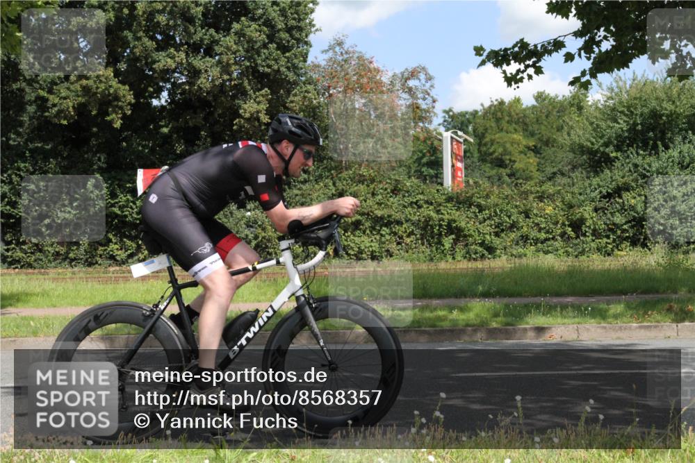 10.08.2025 - GEWOBA Citytriathlon Bremen Yannick Fuchs http://msf.ph/oto/8568357 10.08.2025 12:57:07 Radfahren 559, 672, 723, 730, 755, 758, 830, 849, 879, 913, 940, 969, 1003, 1014 meine-sportfotos.de