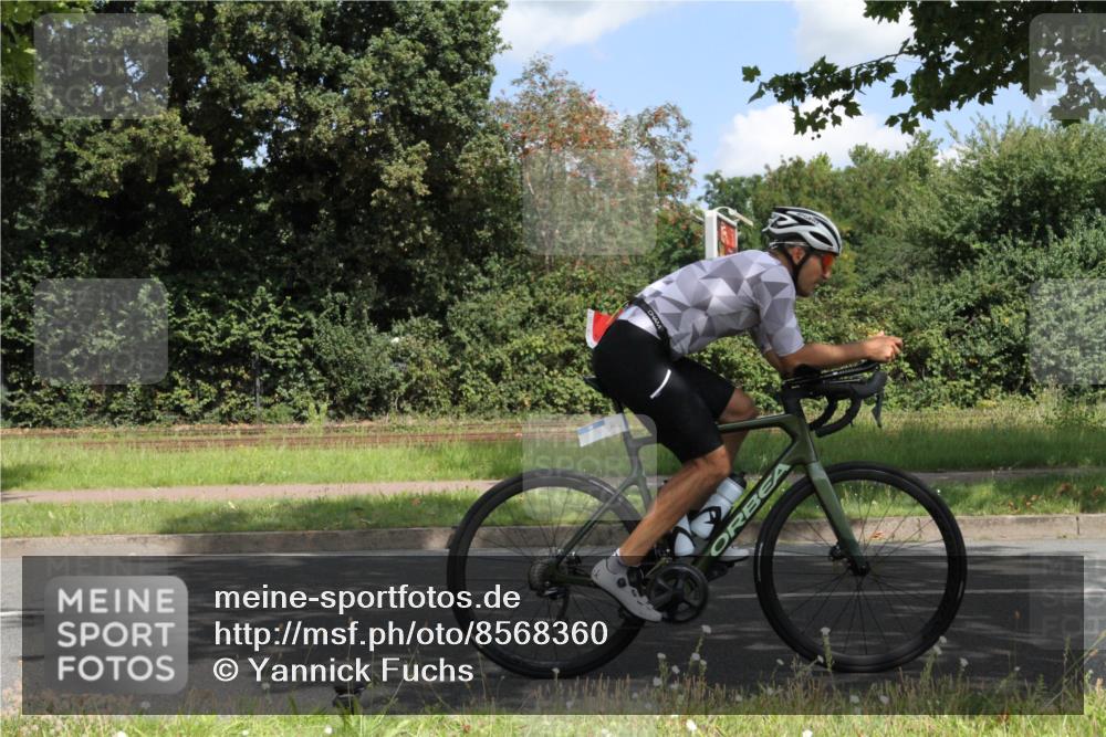 10.08.2025 - GEWOBA Citytriathlon Bremen Yannick Fuchs http://msf.ph/oto/8568360 10.08.2025 12:57:08 Radfahren 559, 672, 723, 730, 755, 758, 830, 849, 879, 913, 940, 969, 1003, 1014 meine-sportfotos.de