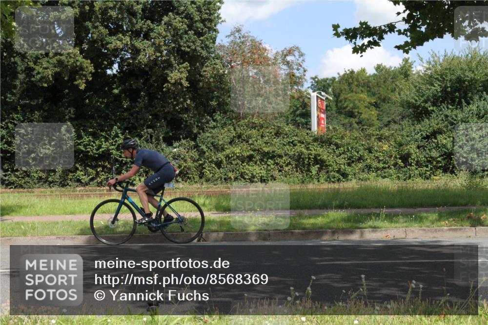 10.08.2025 - GEWOBA Citytriathlon Bremen Yannick Fuchs http://msf.ph/oto/8568369 10.08.2025 12:57:13 Radfahren 559, 572, 723, 730, 758, 849, 879, 900, 940, 969, 1003 meine-sportfotos.de