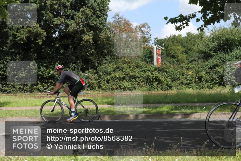 10.08.2025 - GEWOBA Citytriathlon Bremen Yannick Fuchs http://msf.ph/oto/8568382 10.08.2025 12:57:23 Radfahren 572, 690, 720, 730, 758, 849, 892, 900, 940, 969 meine-sportfotos.de