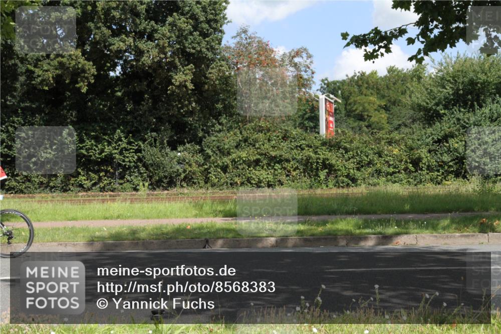 10.08.2025 - GEWOBA Citytriathlon Bremen Yannick Fuchs http://msf.ph/oto/8568383 10.08.2025 12:57:23 Radfahren 572, 690, 720, 730, 758, 849, 892, 900, 940, 969 meine-sportfotos.de