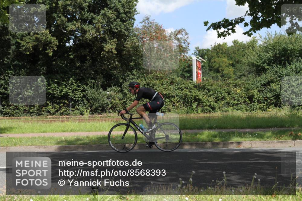 10.08.2025 - GEWOBA Citytriathlon Bremen Yannick Fuchs http://msf.ph/oto/8568393 10.08.2025 12:57:27 Radfahren 572, 690, 720, 758, 849, 892, 900, 940 meine-sportfotos.de