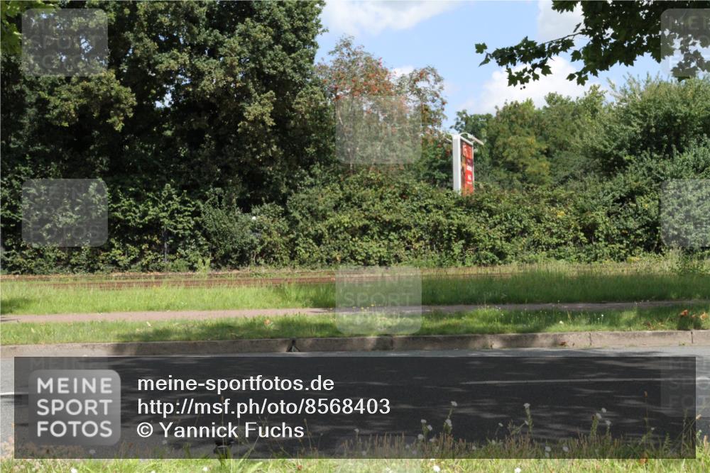 10.08.2025 - GEWOBA Citytriathlon Bremen Yannick Fuchs http://msf.ph/oto/8568403 10.08.2025 12:57:32 Radfahren 572, 690, 720, 825, 853, 892, 900, 1018 meine-sportfotos.de