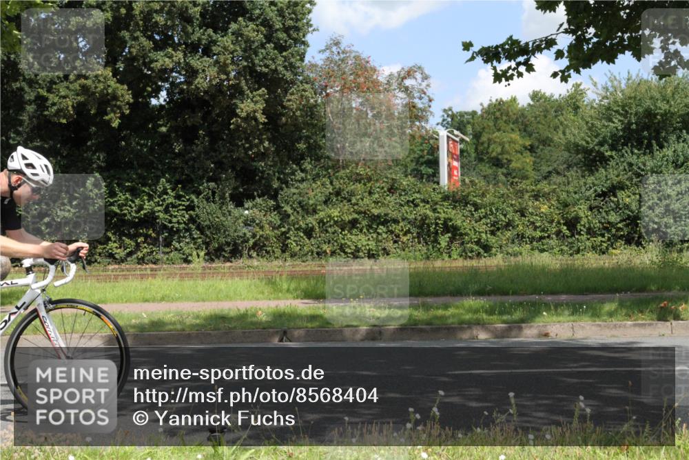 10.08.2025 - GEWOBA Citytriathlon Bremen Yannick Fuchs http://msf.ph/oto/8568404 10.08.2025 12:57:32 Radfahren 572, 690, 720, 825, 853, 892, 900, 1018 meine-sportfotos.de