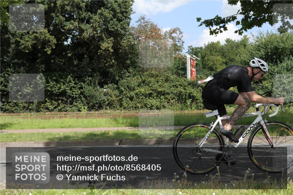 10.08.2025 - GEWOBA Citytriathlon Bremen Yannick Fuchs http://msf.ph/oto/8568405 10.08.2025 12:57:32 Radfahren 572, 690, 720, 825, 853, 892, 900, 1018 meine-sportfotos.de