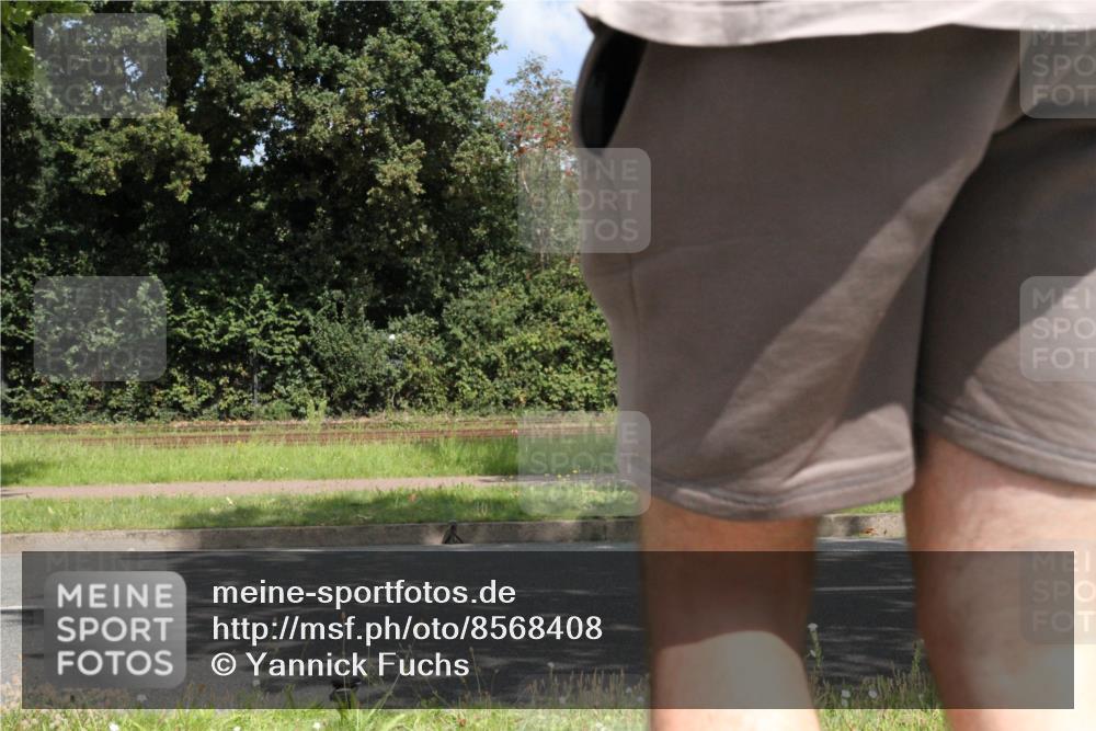 10.08.2025 - GEWOBA Citytriathlon Bremen Yannick Fuchs http://msf.ph/oto/8568408 10.08.2025 12:57:33 Radfahren 572, 690, 720, 825, 853, 892, 900, 1018 meine-sportfotos.de