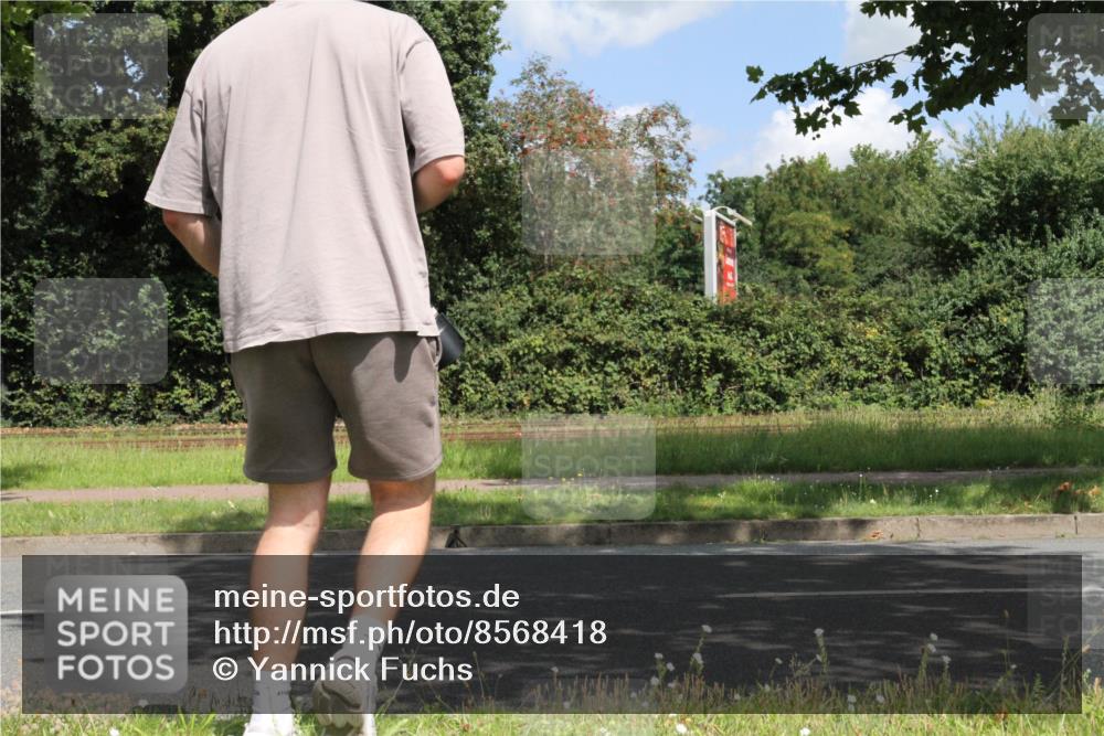 10.08.2025 - GEWOBA Citytriathlon Bremen Yannick Fuchs http://msf.ph/oto/8568418 10.08.2025 12:57:37 Radfahren 690, 720, 825, 853, 869, 892, 900, 1018 meine-sportfotos.de
