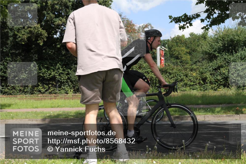 10.08.2025 - GEWOBA Citytriathlon Bremen Yannick Fuchs http://msf.ph/oto/8568432 10.08.2025 12:57:45 Radfahren 650, 660, 690, 825, 853, 869, 1018 meine-sportfotos.de