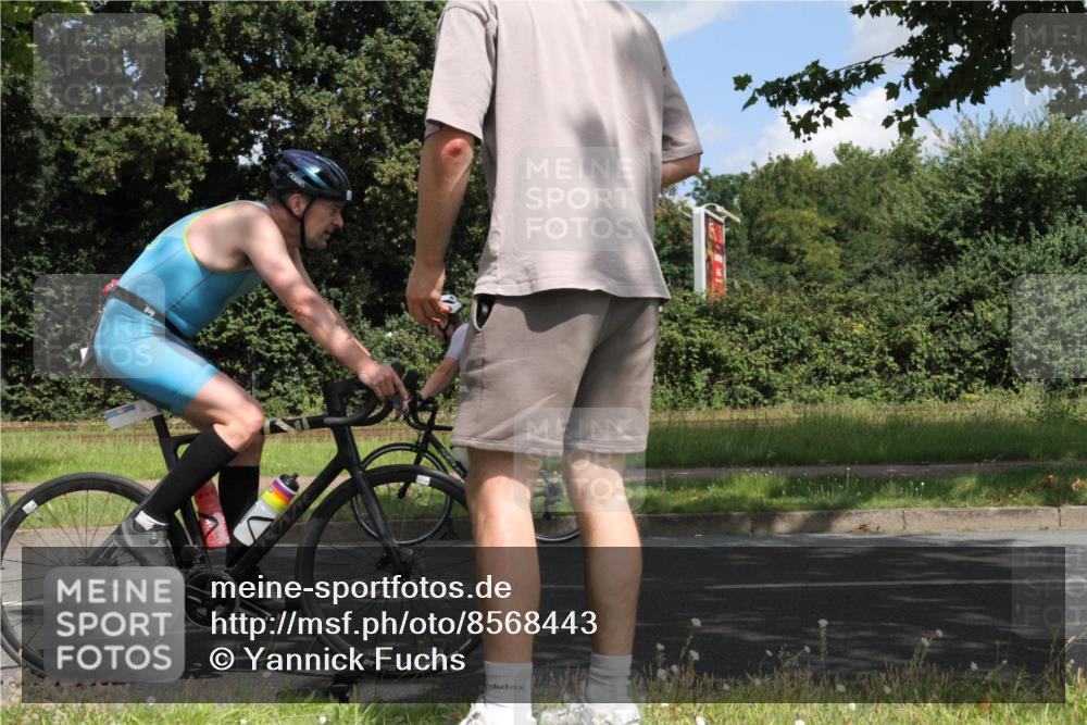 10.08.2025 - GEWOBA Citytriathlon Bremen Yannick Fuchs http://msf.ph/oto/8568443 10.08.2025 12:57:49 Radfahren 650, 660, 671, 825, 853, 869, 1018 meine-sportfotos.de