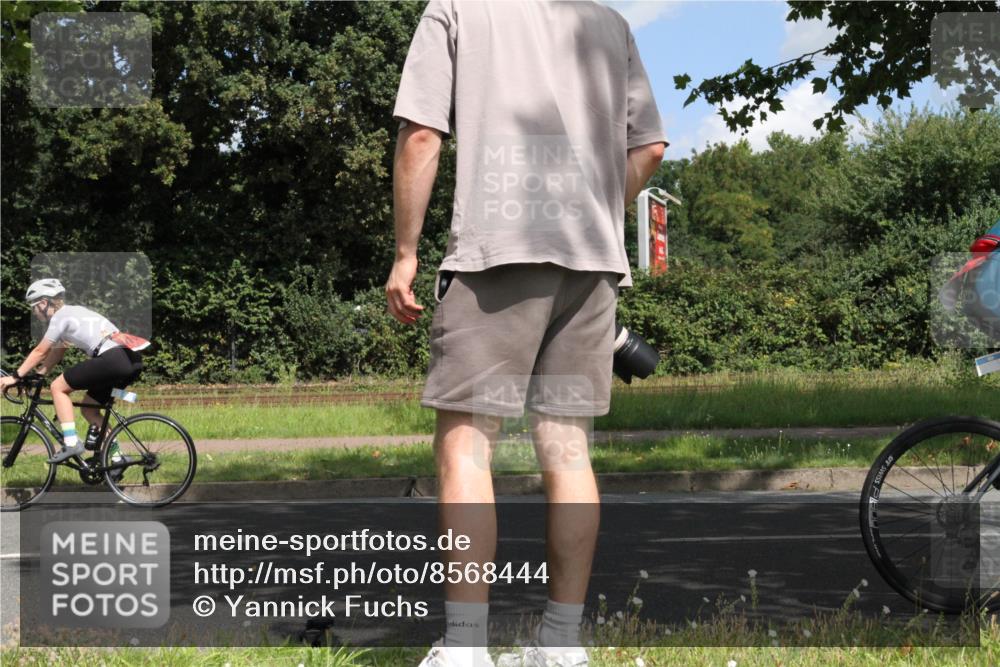 10.08.2025 - GEWOBA Citytriathlon Bremen Yannick Fuchs http://msf.ph/oto/8568444 10.08.2025 12:57:49 Radfahren 650, 660, 671, 825, 853, 869, 1018 meine-sportfotos.de