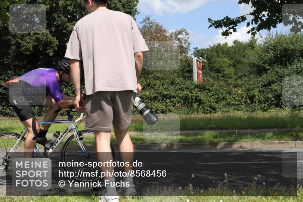 10.08.2025 - GEWOBA Citytriathlon Bremen Yannick Fuchs http://msf.ph/oto/8568456 10.08.2025 12:57:53 Radfahren 650, 660, 671, 825, 853, 869, 920, 1018 meine-sportfotos.de