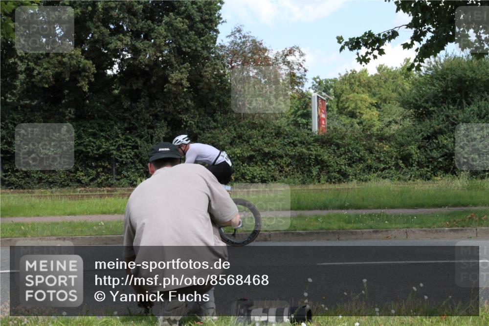 10.08.2025 - GEWOBA Citytriathlon Bremen Yannick Fuchs http://msf.ph/oto/8568468 10.08.2025 12:58:06 Radfahren 619, 650, 660, 671, 813, 920 meine-sportfotos.de