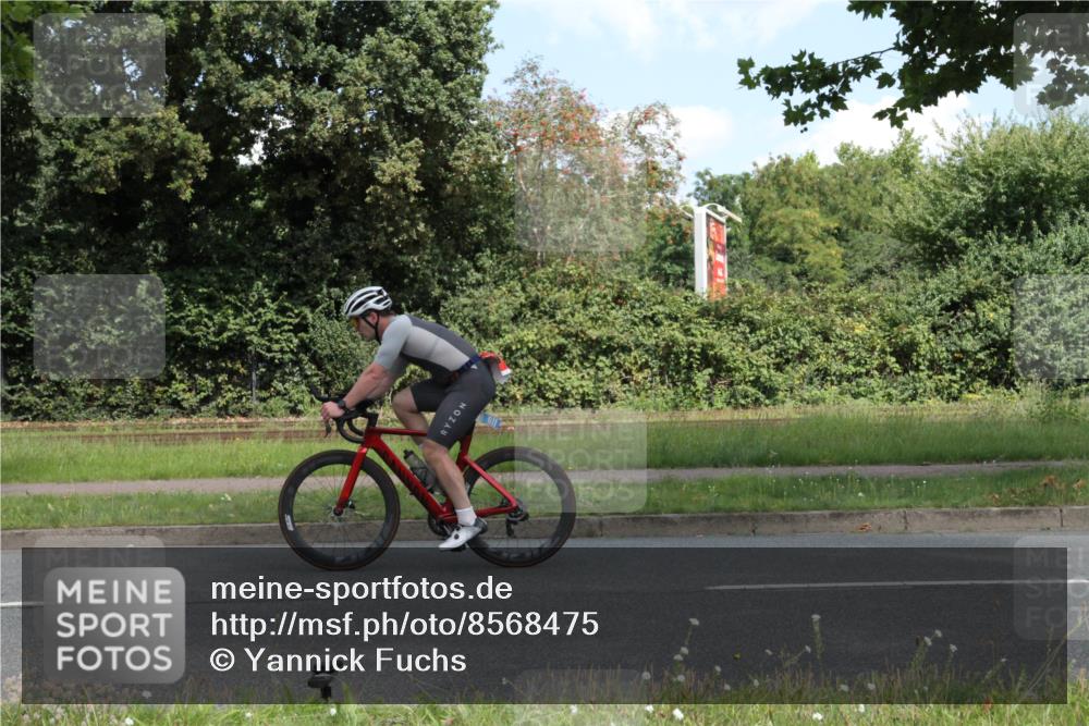 10.08.2025 - GEWOBA Citytriathlon Bremen Yannick Fuchs http://msf.ph/oto/8568475 10.08.2025 12:58:28 Radfahren 609, 619, 726, 795 meine-sportfotos.de