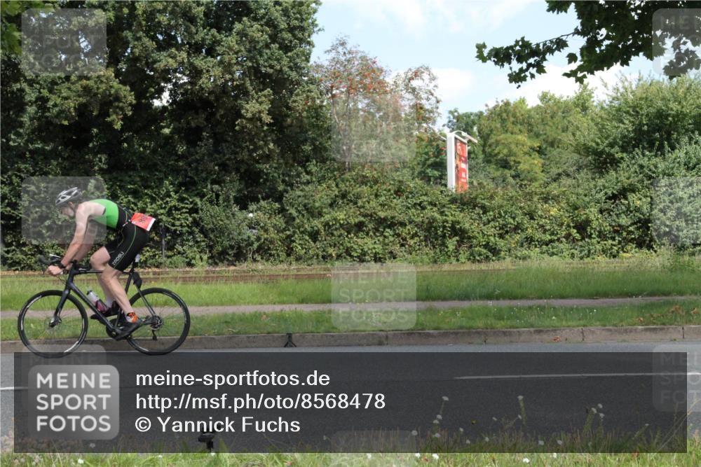 10.08.2025 - GEWOBA Citytriathlon Bremen Yannick Fuchs http://msf.ph/oto/8568478 10.08.2025 12:58:30 Radfahren 609, 619, 726, 795, 870 meine-sportfotos.de