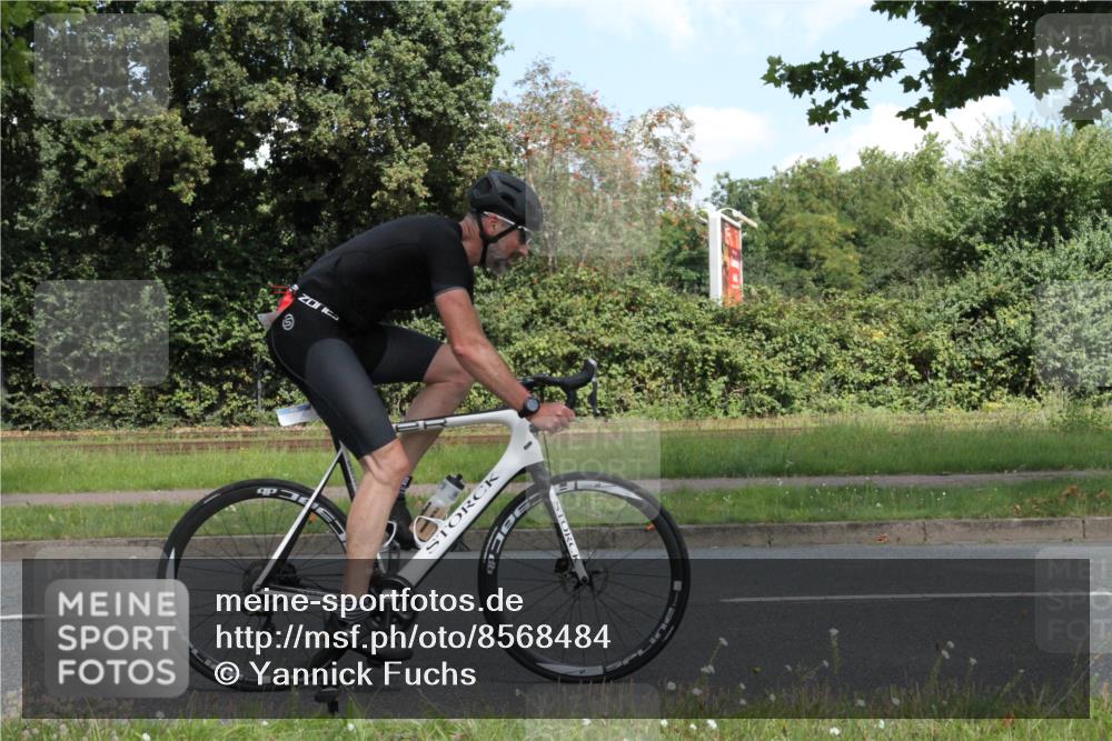 10.08.2025 - GEWOBA Citytriathlon Bremen Yannick Fuchs http://msf.ph/oto/8568484 10.08.2025 12:58:41 Radfahren 609, 762, 795, 802, 870, 885, 910, 921 meine-sportfotos.de