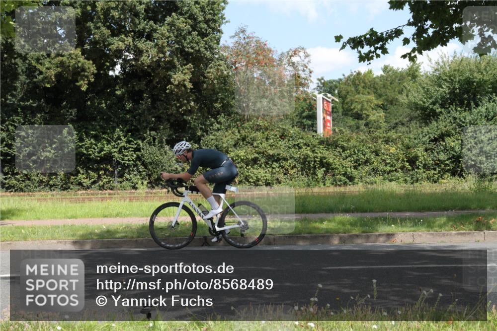 10.08.2025 - GEWOBA Citytriathlon Bremen Yannick Fuchs http://msf.ph/oto/8568489 10.08.2025 12:58:50 Radfahren 602, 609, 705, 762, 795, 802, 870, 885, 910, 921, 1038 meine-sportfotos.de