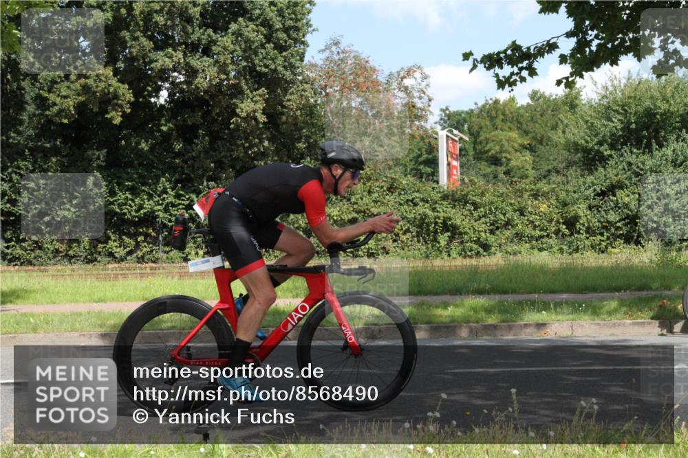 10.08.2025 - GEWOBA Citytriathlon Bremen Yannick Fuchs http://msf.ph/oto/8568490 10.08.2025 12:58:51 Radfahren 602, 705, 762, 802, 870, 885, 910, 921, 1038 meine-sportfotos.de