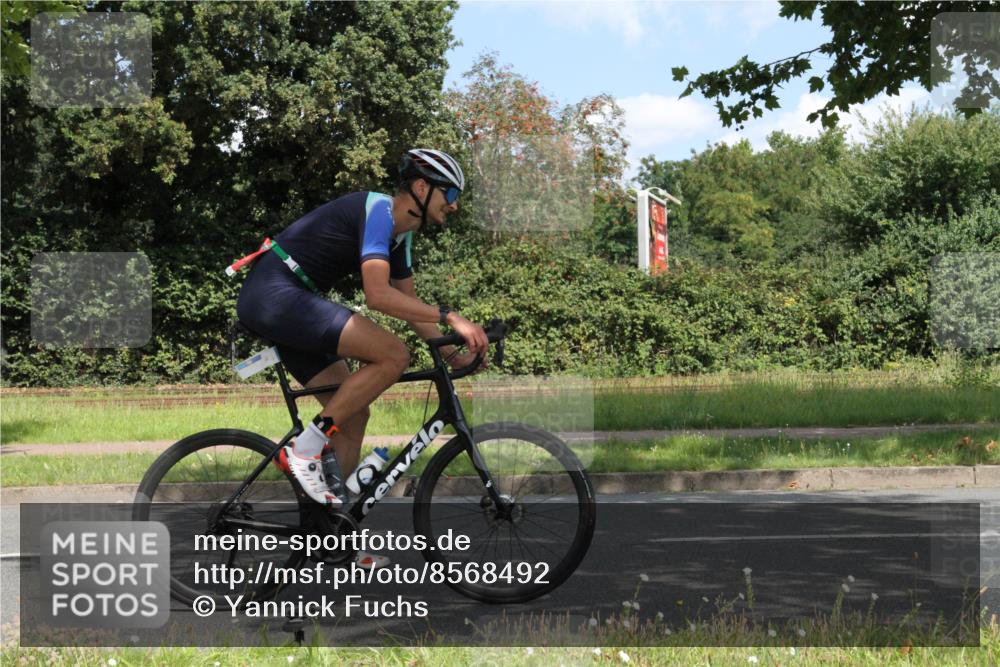 10.08.2025 - GEWOBA Citytriathlon Bremen Yannick Fuchs http://msf.ph/oto/8568492 10.08.2025 12:58:52 Radfahren 602, 705, 762, 802, 870, 885, 910, 921, 1038 meine-sportfotos.de