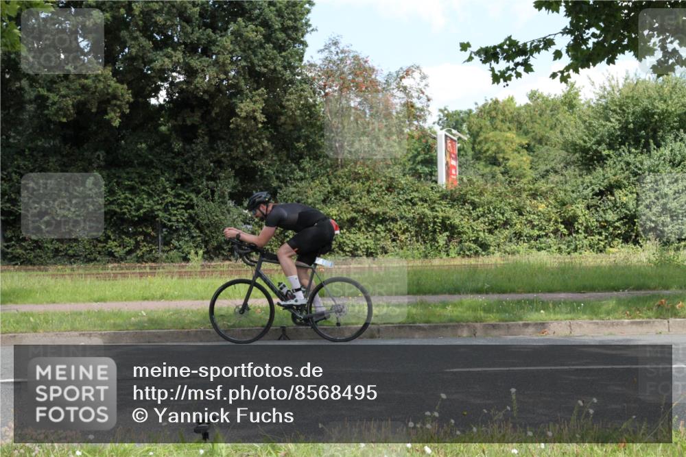 10.08.2025 - GEWOBA Citytriathlon Bremen Yannick Fuchs http://msf.ph/oto/8568495 10.08.2025 12:58:56 Radfahren 602, 705, 762, 802, 885, 910, 921, 1038 meine-sportfotos.de