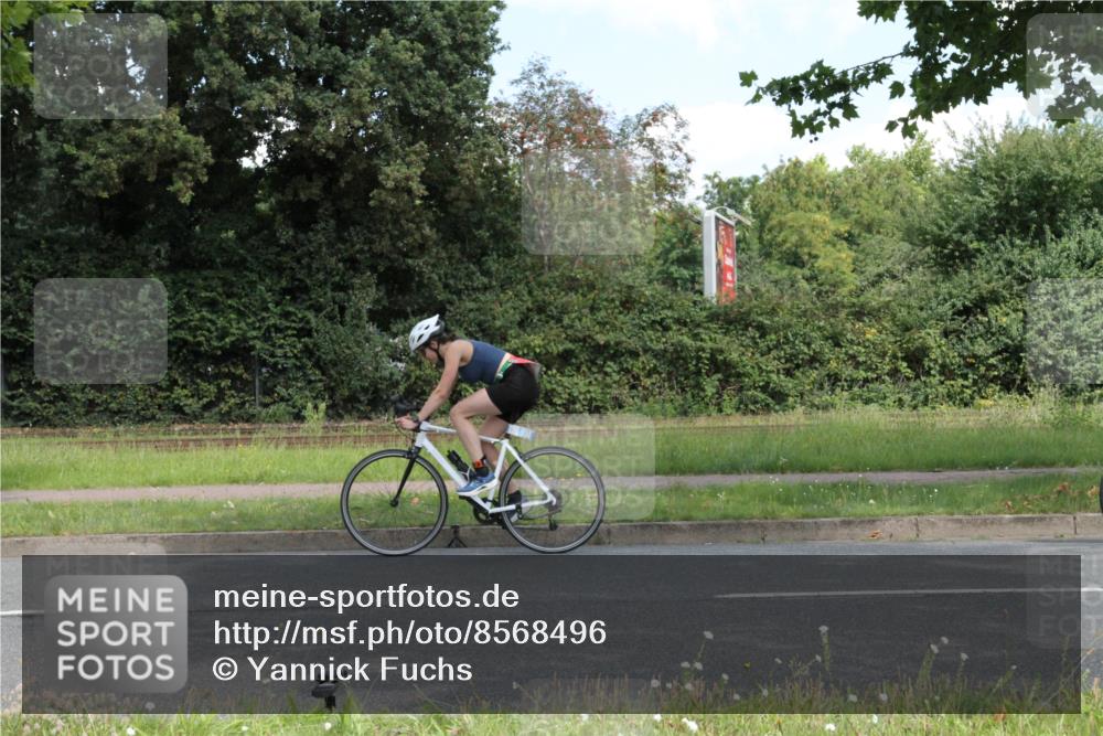 10.08.2025 - GEWOBA Citytriathlon Bremen Yannick Fuchs http://msf.ph/oto/8568496 10.08.2025 12:58:57 Radfahren 602, 705, 762, 885, 910, 921, 1038 meine-sportfotos.de