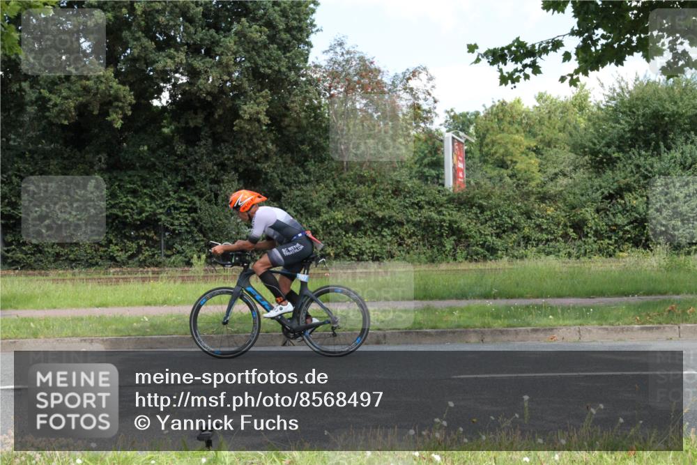 10.08.2025 - GEWOBA Citytriathlon Bremen Yannick Fuchs http://msf.ph/oto/8568497 10.08.2025 12:58:57 Radfahren 602, 705, 762, 885, 910, 921, 1038 meine-sportfotos.de