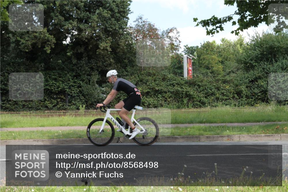 10.08.2025 - GEWOBA Citytriathlon Bremen Yannick Fuchs http://msf.ph/oto/8568498 10.08.2025 12:58:59 Radfahren 596, 602, 705, 762, 885, 921, 1038 meine-sportfotos.de