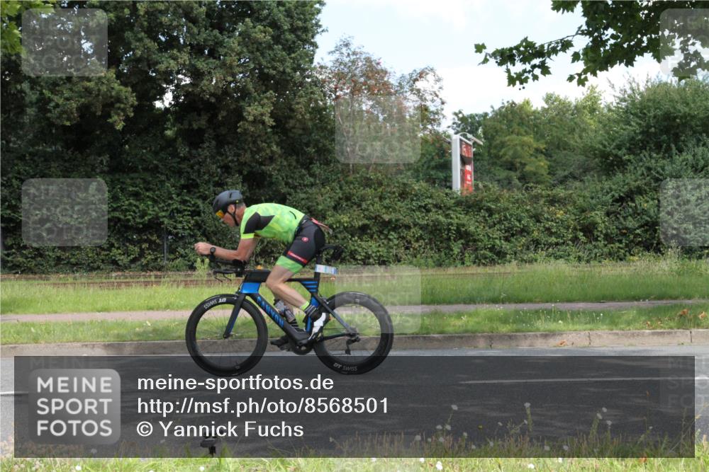10.08.2025 - GEWOBA Citytriathlon Bremen Yannick Fuchs http://msf.ph/oto/8568501 10.08.2025 12:59:01 Radfahren 596, 602, 705, 885, 921, 1038 meine-sportfotos.de