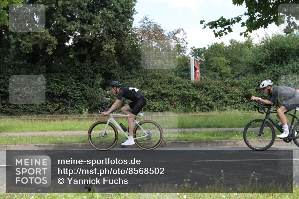 10.08.2025 - GEWOBA Citytriathlon Bremen Yannick Fuchs http://msf.ph/oto/8568502 10.08.2025 12:59:02 Radfahren 596, 602, 705, 885, 921, 1038 meine-sportfotos.de
