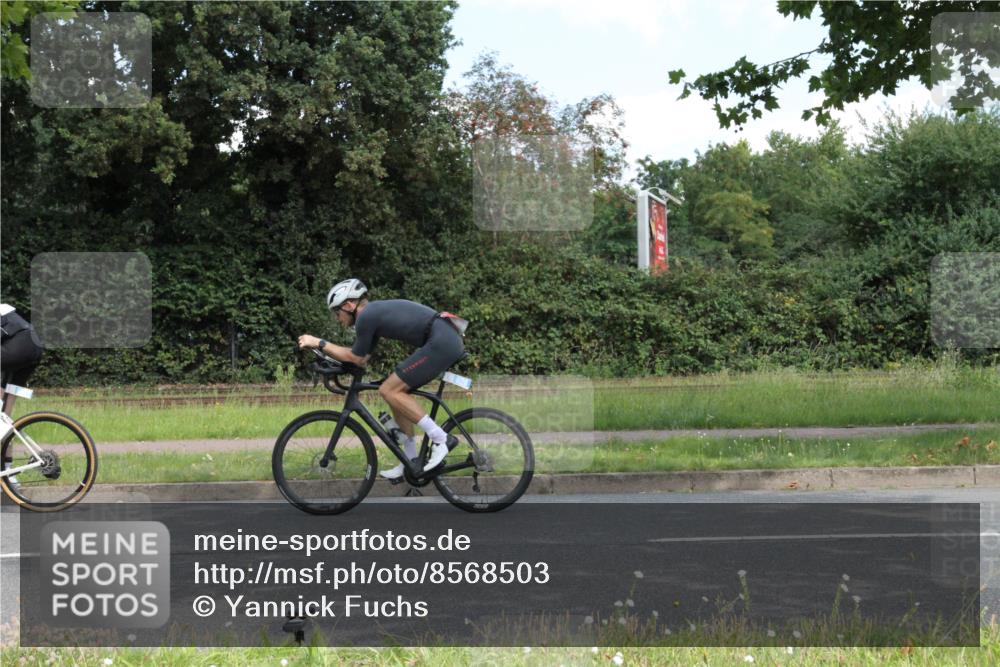 10.08.2025 - GEWOBA Citytriathlon Bremen Yannick Fuchs http://msf.ph/oto/8568503 10.08.2025 12:59:03 Radfahren 596, 602, 705, 885, 921, 1038 meine-sportfotos.de