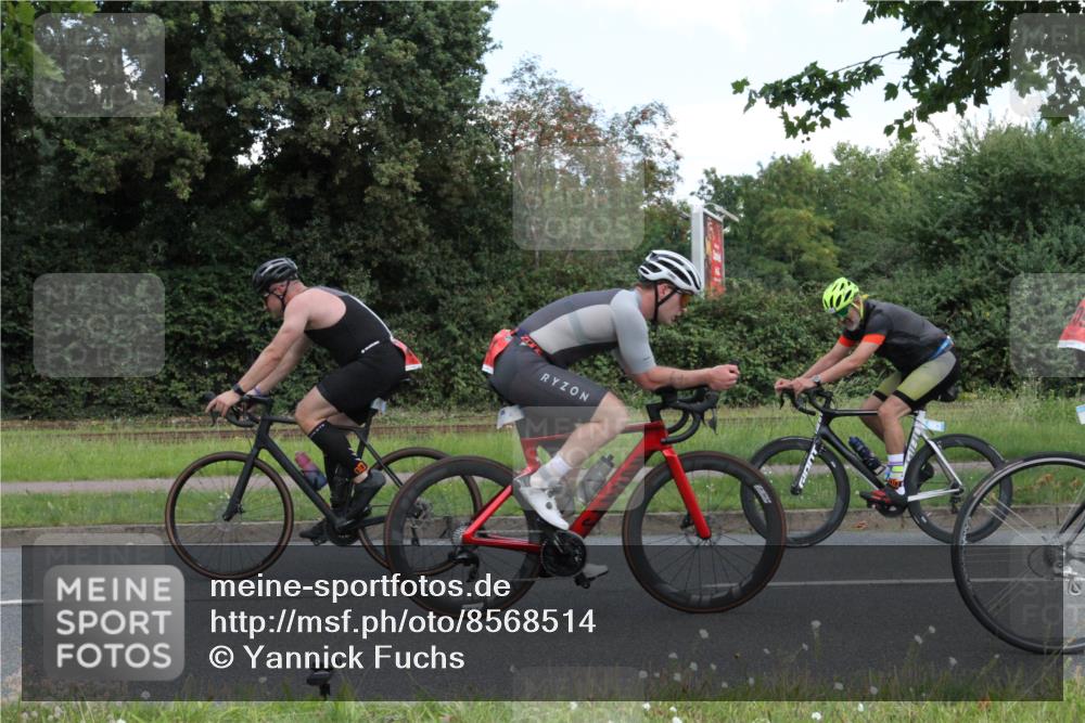 10.08.2025 - GEWOBA Citytriathlon Bremen Yannick Fuchs http://msf.ph/oto/8568514 10.08.2025 12:59:19 Radfahren 596, 606, 611, 709, 710, 846, 899, 975, 978 meine-sportfotos.de