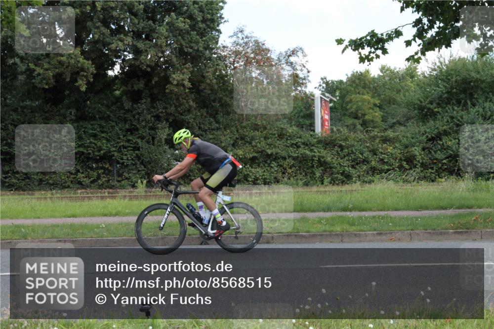 10.08.2025 - GEWOBA Citytriathlon Bremen Yannick Fuchs http://msf.ph/oto/8568515 10.08.2025 12:59:20 Radfahren 596, 606, 611, 709, 710, 846, 899, 975, 978 meine-sportfotos.de