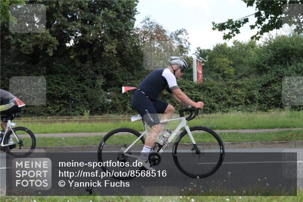 10.08.2025 - GEWOBA Citytriathlon Bremen Yannick Fuchs http://msf.ph/oto/8568516 10.08.2025 12:59:20 Radfahren 596, 606, 611, 709, 710, 846, 899, 975, 978 meine-sportfotos.de