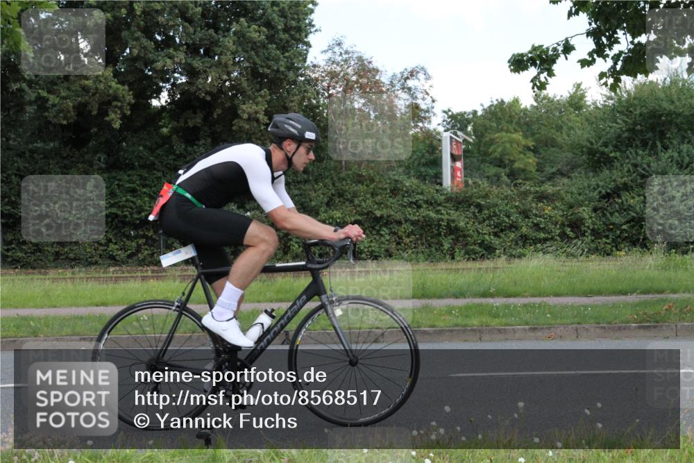 10.08.2025 - GEWOBA Citytriathlon Bremen Yannick Fuchs http://msf.ph/oto/8568517 10.08.2025 12:59:24 Radfahren 596, 606, 611, 709, 710, 846, 899, 975, 978 meine-sportfotos.de