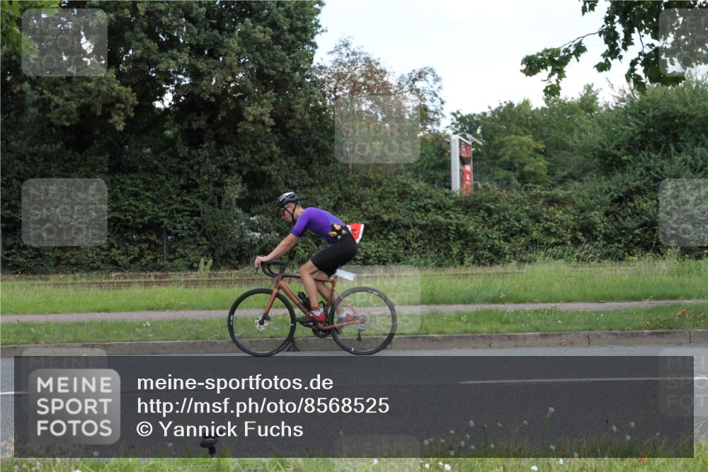 10.08.2025 - GEWOBA Citytriathlon Bremen Yannick Fuchs http://msf.ph/oto/8568525 10.08.2025 12:59:43 Radfahren 595, 614, 623, 628, 644, 698, 850, 889, 907, 934, 949 meine-sportfotos.de