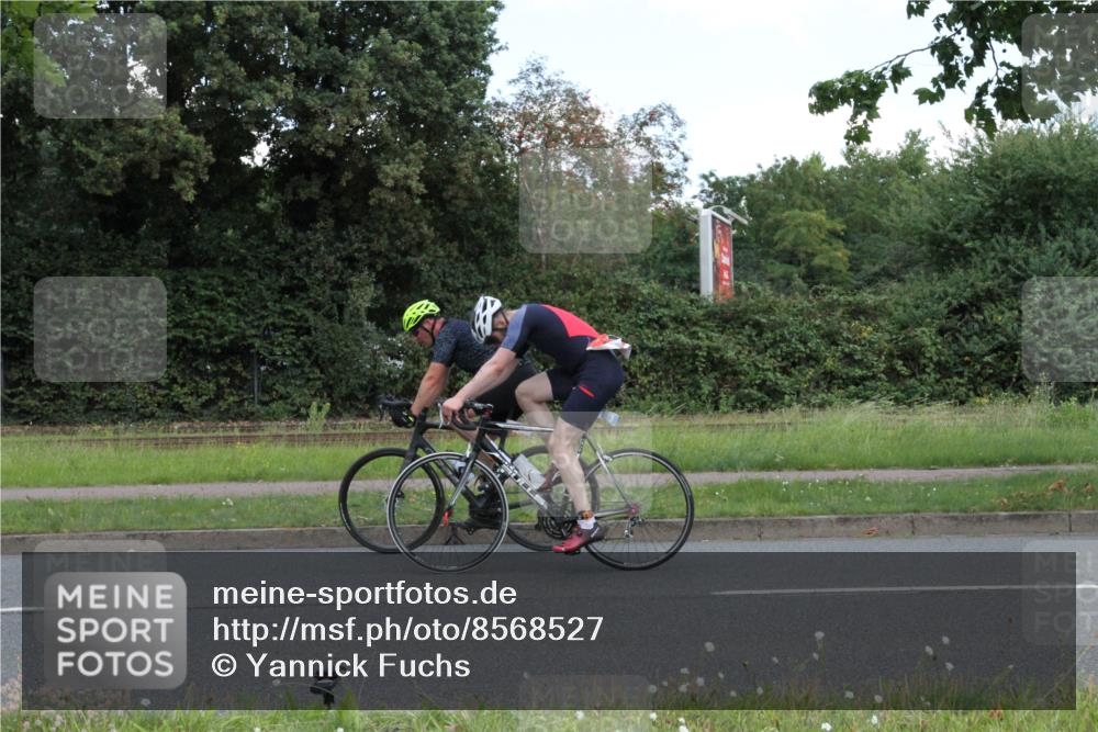 10.08.2025 - GEWOBA Citytriathlon Bremen Yannick Fuchs http://msf.ph/oto/8568527 10.08.2025 12:59:47 Radfahren 595, 614, 623, 628, 644, 698, 850, 889, 907, 934, 949, 1002 meine-sportfotos.de