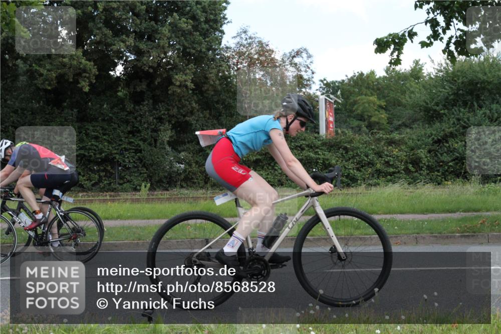 10.08.2025 - GEWOBA Citytriathlon Bremen Yannick Fuchs http://msf.ph/oto/8568528 10.08.2025 12:59:48 Radfahren 595, 614, 623, 628, 644, 698, 835, 850, 889, 907, 934, 949, 1002 meine-sportfotos.de