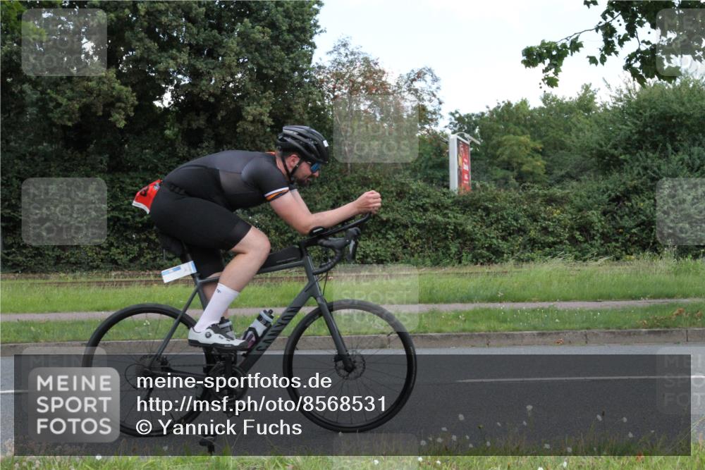 10.08.2025 - GEWOBA Citytriathlon Bremen Yannick Fuchs http://msf.ph/oto/8568531 10.08.2025 12:59:52 Radfahren 595, 614, 623, 628, 644, 698, 835, 850, 871, 889, 907, 934, 949, 1002, 1030 meine-sportfotos.de