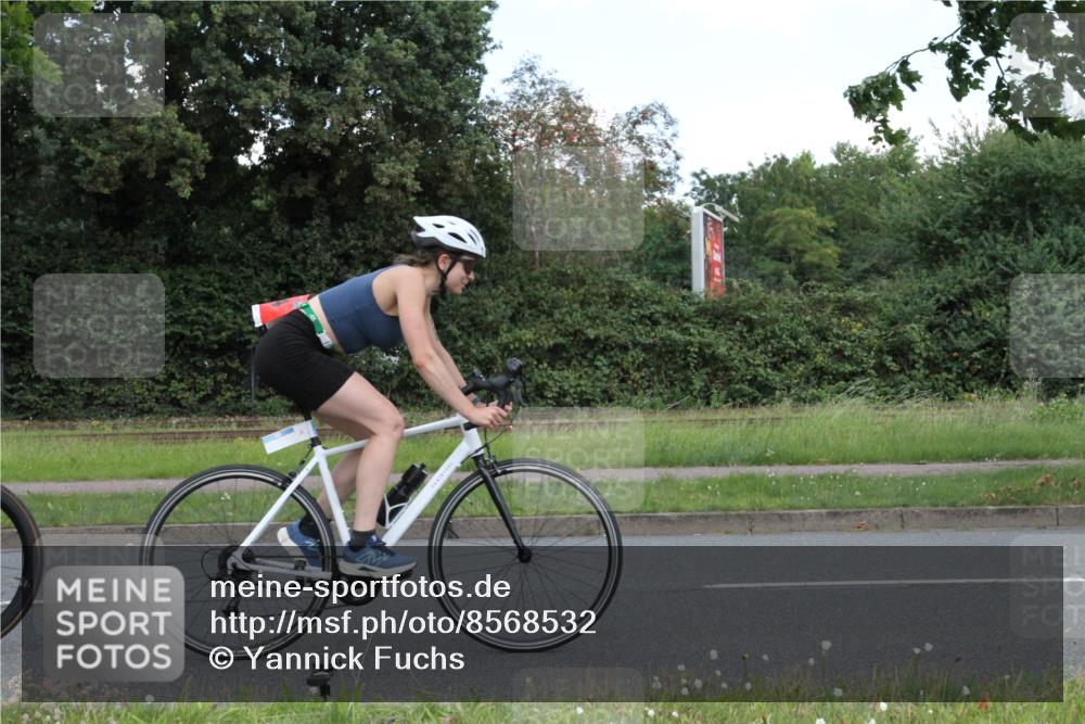 10.08.2025 - GEWOBA Citytriathlon Bremen Yannick Fuchs http://msf.ph/oto/8568532 10.08.2025 12:59:53 Radfahren 595, 614, 623, 628, 644, 698, 835, 850, 871, 889, 907, 934, 949, 1002, 1022, 1030 meine-sportfotos.de