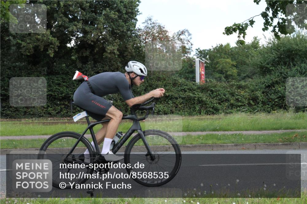 10.08.2025 - GEWOBA Citytriathlon Bremen Yannick Fuchs http://msf.ph/oto/8568535 10.08.2025 12:59:54 Radfahren 595, 614, 623, 628, 644, 698, 835, 850, 871, 889, 907, 934, 949, 1002, 1022, 1030 meine-sportfotos.de