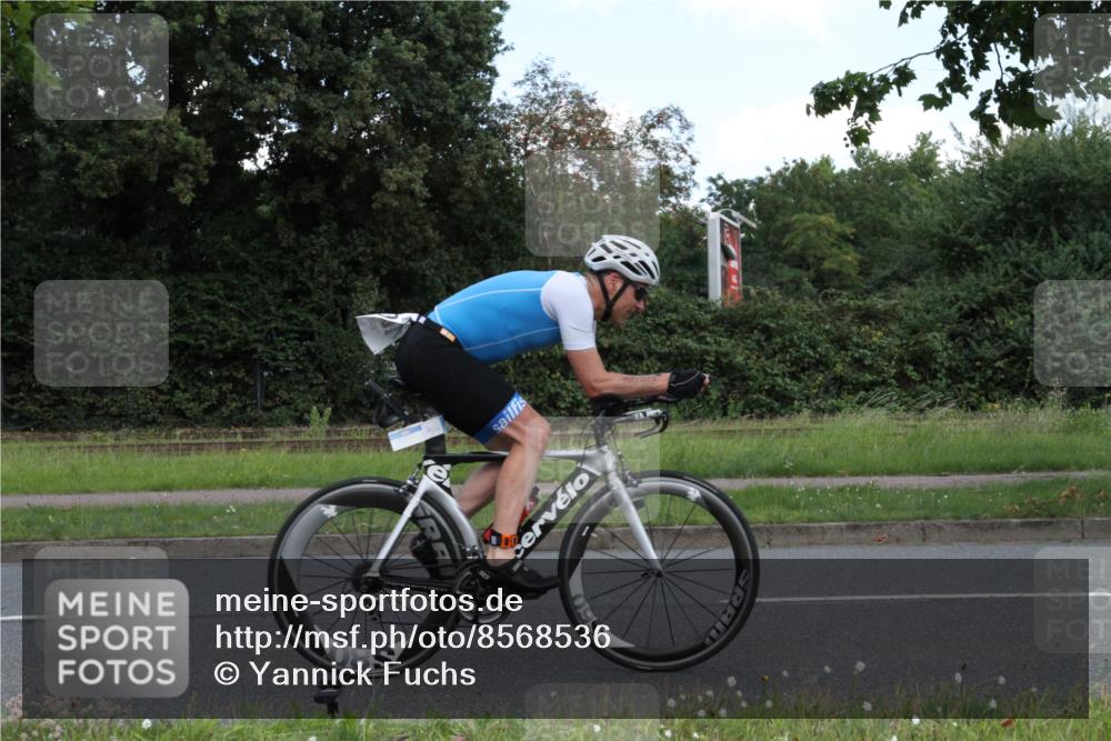 10.08.2025 - GEWOBA Citytriathlon Bremen Yannick Fuchs http://msf.ph/oto/8568536 10.08.2025 12:59:58 Radfahren 614, 623, 628, 652, 698, 835, 848, 850, 871, 889, 907, 934, 1002, 1012, 1022, 1030 meine-sportfotos.de