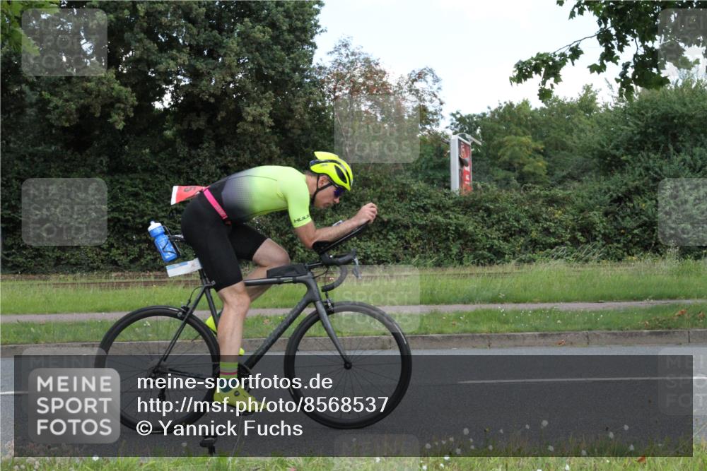 10.08.2025 - GEWOBA Citytriathlon Bremen Yannick Fuchs http://msf.ph/oto/8568537 10.08.2025 12:59:59 Radfahren 614, 623, 628, 652, 698, 835, 848, 850, 871, 889, 907, 934, 1002, 1012, 1022, 1030 meine-sportfotos.de