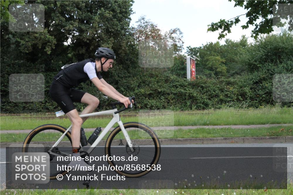 10.08.2025 - GEWOBA Citytriathlon Bremen Yannick Fuchs http://msf.ph/oto/8568538 10.08.2025 13:00:01 Radfahren 614, 623, 628, 652, 698, 803, 835, 848, 850, 871, 889, 934, 1002, 1012, 1022, 1030 meine-sportfotos.de