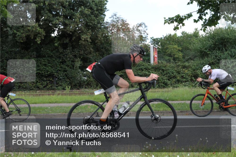 10.08.2025 - GEWOBA Citytriathlon Bremen Yannick Fuchs http://msf.ph/oto/8568541 10.08.2025 13:00:03 Radfahren 614, 623, 628, 652, 698, 803, 835, 848, 871, 889, 934, 983, 1002, 1012, 1022, 1030 meine-sportfotos.de