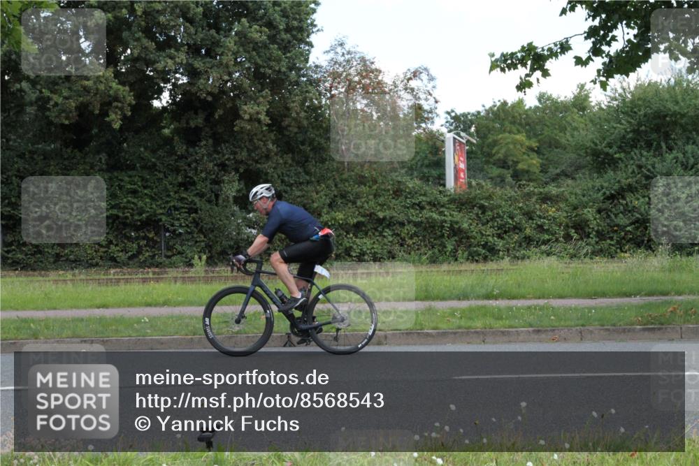 10.08.2025 - GEWOBA Citytriathlon Bremen Yannick Fuchs http://msf.ph/oto/8568543 10.08.2025 13:00:05 Radfahren 614, 623, 628, 652, 698, 803, 835, 848, 871, 934, 983, 1002, 1012, 1022, 1030 meine-sportfotos.de