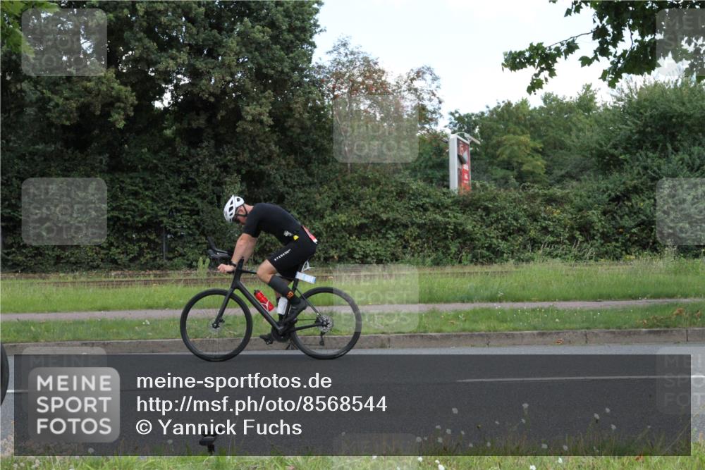 10.08.2025 - GEWOBA Citytriathlon Bremen Yannick Fuchs http://msf.ph/oto/8568544 10.08.2025 13:00:08 Radfahren 628, 652, 803, 835, 848, 871, 983, 1002, 1012, 1022, 1030 meine-sportfotos.de