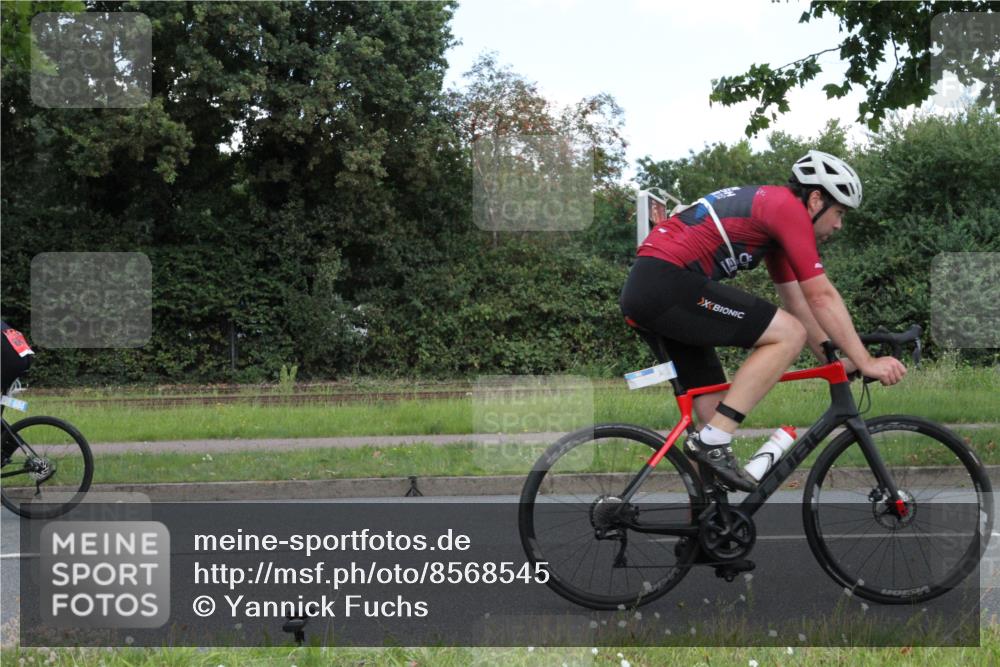 10.08.2025 - GEWOBA Citytriathlon Bremen Yannick Fuchs http://msf.ph/oto/8568545 10.08.2025 13:00:08 Radfahren 628, 652, 803, 835, 848, 871, 983, 1002, 1012, 1022, 1030 meine-sportfotos.de