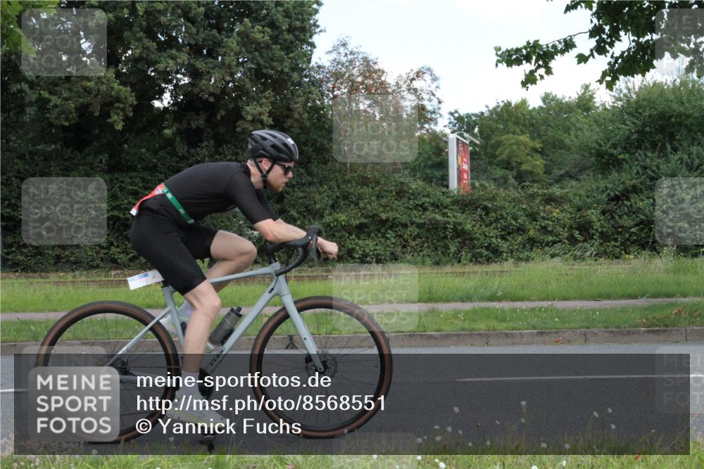 10.08.2025 - GEWOBA Citytriathlon Bremen Yannick Fuchs http://msf.ph/oto/8568551 10.08.2025 13:00:14 Radfahren 652, 665, 803, 848, 871, 983, 1012, 1022, 1030 meine-sportfotos.de